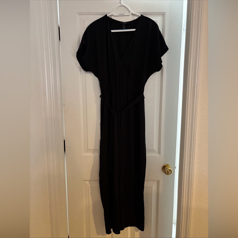 Forever21 Women’s Large black V Neck jumpsuit, Romper w/ tie belt Flare Leg